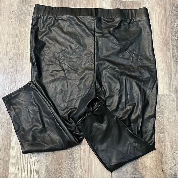 TORRID Black Crop Faux Leather Legging Size 4X - Picture 6 of 6
